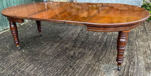 A VICTORIAN 3 LEAF EXTENDING DINING TABLE IN WALNUT - ADDITIONAL PHOTO 2