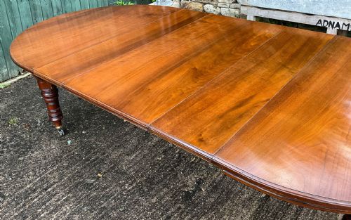 A VICTORIAN 3 LEAF EXTENDING DINING TABLE IN WALNUT - ADDITIONAL PHOTO 3