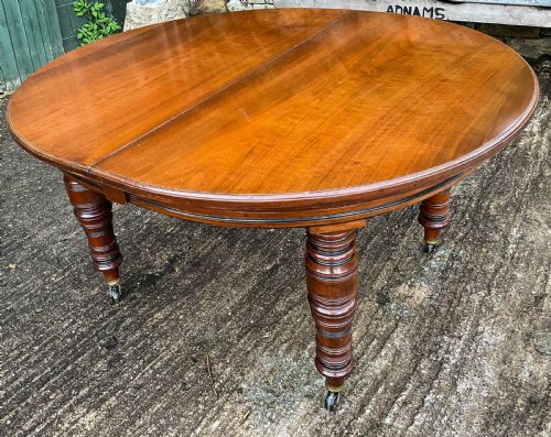 A VICTORIAN 3 LEAF EXTENDING DINING TABLE IN WALNUT - ADDITIONAL PHOTO 6