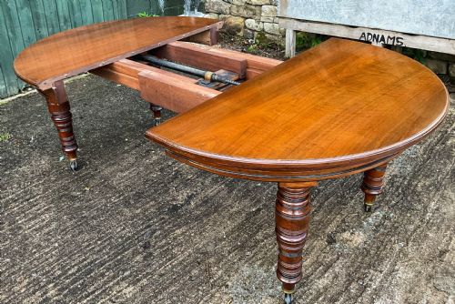 A VICTORIAN 3 LEAF EXTENDING DINING TABLE IN WALNUT - ADDITIONAL PHOTO 7