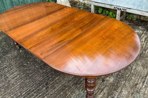A VICTORIAN 3 LEAF EXTENDING DINING TABLE IN WALNUT - ADDITIONAL PHOTO 9