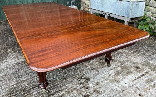 A GOOD EARLY 19TH CENTURY EXTENDING DINING TABLE IN MAHOGANY - ADDITIONAL PHOTO 4