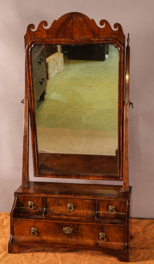 a queen ann period dressing morror in walnut - CATEGORY: ANTIQUE MIRRORS - DATED 18TH CENTURY