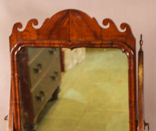 A QUEEN ANN PERIOD DRESSING MORROR IN WALNUT - ADDITIONAL PHOTO 2