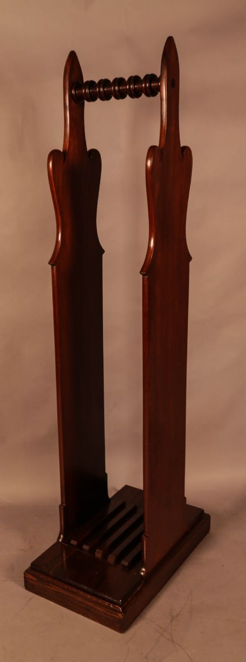 A GOOD EARLY 19TH CENTURY EXTENDING DINING TABLE IN MAHOGANY - ADDITIONAL PHOTO 1