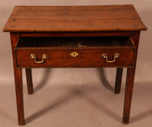 AN 18TH CENTURY OAK SIDE TABLE - ADDITIONAL PHOTO 1