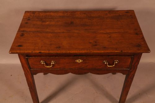 AN 18TH CENTURY OAK SIDE TABLE - ADDITIONAL PHOTO 2