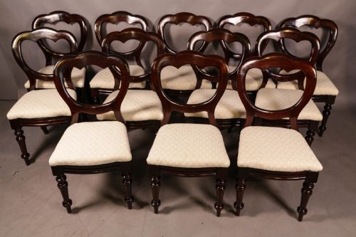 A SET OF 12 VICTORIAN MAHOGANY BALLOON BACK DINING CHAIRS - ADDITIONAL PHOTO 1