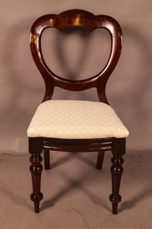A SET OF 12 VICTORIAN MAHOGANY BALLOON BACK DINING CHAIRS - ADDITIONAL PHOTO 8
