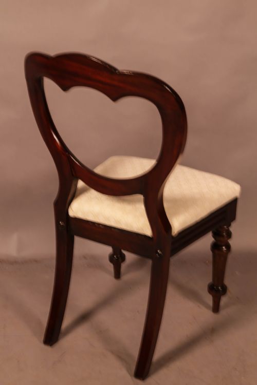 A SET OF 12 VICTORIAN MAHOGANY BALLOON BACK DINING CHAIRS - ADDITIONAL PHOTO 10