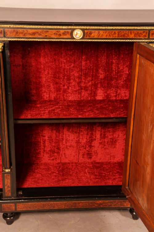 AN ATRACTIVE VICTORIAN EBONIZED CREDENZA - ADDITIONAL PHOTO 4