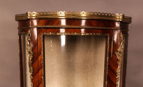A FRENCH KINGWOOD DISPLAY CABINET - ADDITIONAL PHOTO 1
