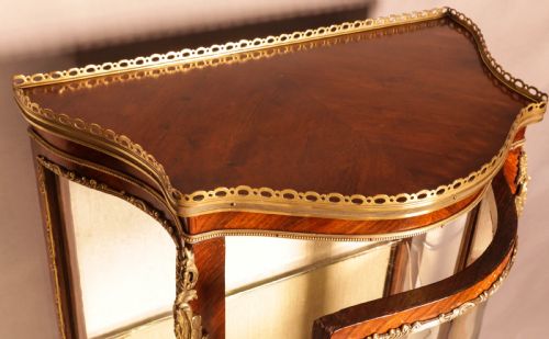 A FRENCH KINGWOOD DISPLAY CABINET - ADDITIONAL PHOTO 5