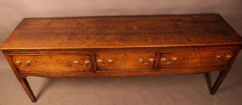 A GOOD 18TH CENTURY SERVING DRESSER IN OAK - ADDITIONAL PHOTO 1