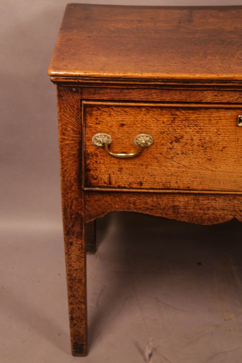 A GOOD 18TH CENTURY SERVING DRESSER IN OAK - ADDITIONAL PHOTO 2