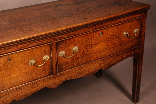 A GOOD 18TH CENTURY SERVING DRESSER IN OAK - ADDITIONAL PHOTO 5