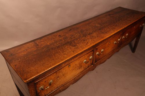A GOOD 18TH CENTURY SERVING DRESSER IN OAK - ADDITIONAL PHOTO 7