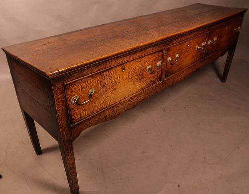 A GOOD 18TH CENTURY SERVING DRESSER IN OAK - ADDITIONAL PHOTO 8