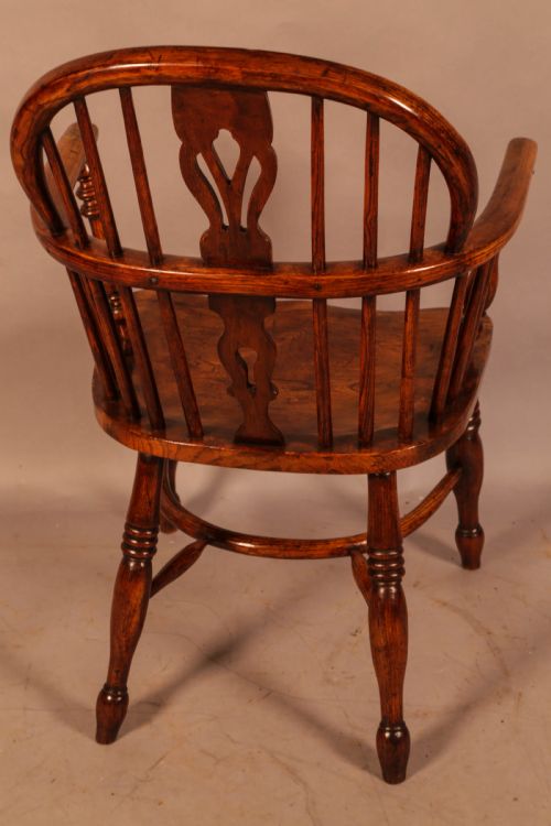 AN ASH AND ELM LOW BACK WINDSOR CHAIR - ADDITIONAL PHOTO 2