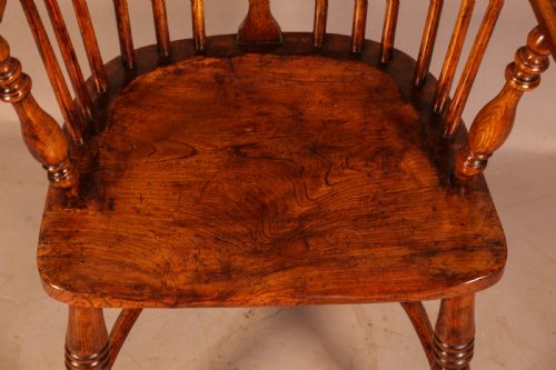 AN ASH AND ELM LOW BACK WINDSOR CHAIR - ADDITIONAL PHOTO 6