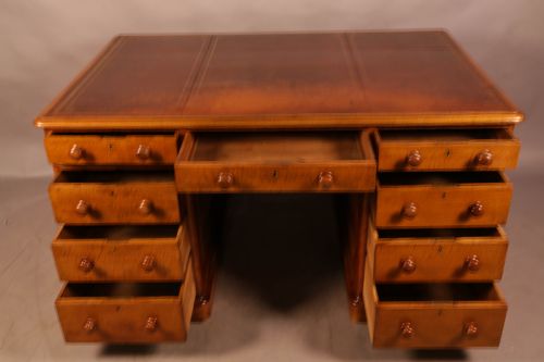 A VICTORIAN GOLDEN OAK PARTNERS DESK - ADDITIONAL PHOTO 1