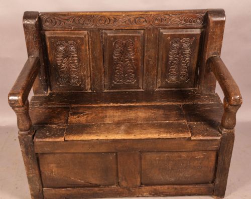 early oak settle carved - CATEGORY: ANTIQUE FURNITURE - DATED 18TH CENTURY