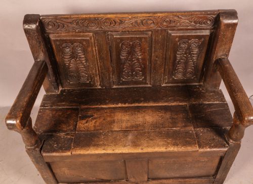 EARLY OAK SETTLE CARVED - ADDITIONAL PHOTO 4
