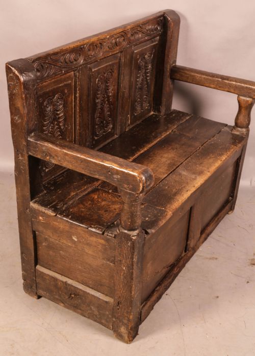 EARLY OAK SETTLE CARVED - ADDITIONAL PHOTO 7