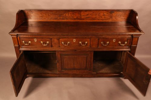 A GOOD GEORGIAN SERVING DRESSER IN OAK - ADDITIONAL PHOTO 2