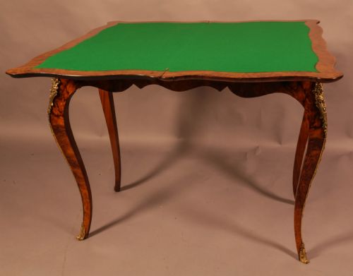 A GOOD CARD TABLE IN FIGURED BURR WALNUT - ADDITIONAL PHOTO 7