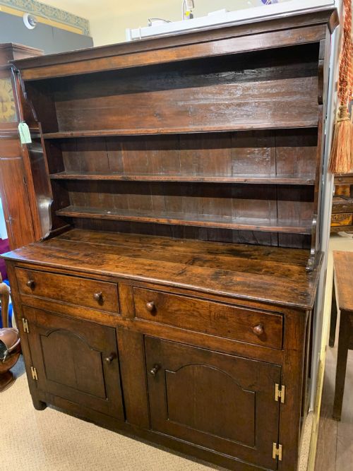 a georgian oak dresser 18th century - CATEGORY: ANTIQUE DRESSERS - DATED 18TH CENTURY