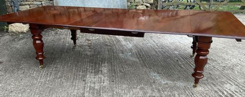 A FINE EARLY VICTORIAN EXTENDING DINING TABLE MAHOGANY SEAT 1214 - ADDITIONAL PHOTO 1
