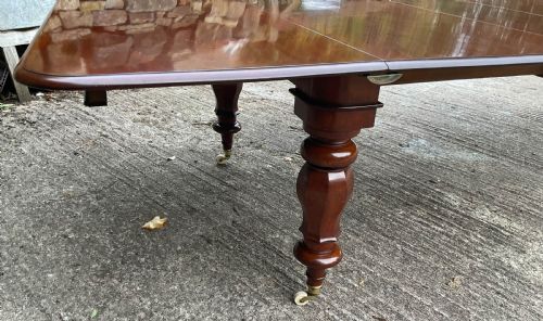 A FINE EARLY VICTORIAN EXTENDING DINING TABLE MAHOGANY SEAT 1214 - ADDITIONAL PHOTO 2