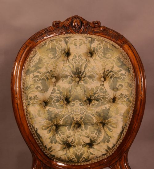A GOOD VICTORIAN NURSING CHAIR IN SOLID WALNUT - ADDITIONAL PHOTO 5