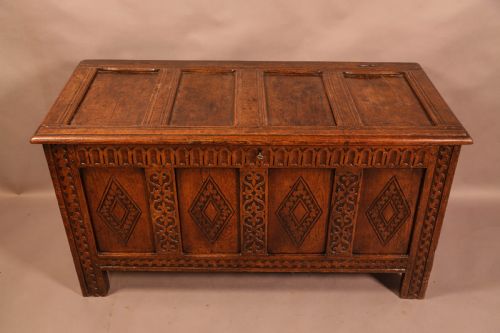 A GOOD 17TH CENTURY OAK COFFER - ADDITIONAL PHOTO 1