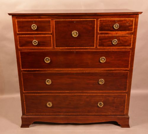 a massive late victorian chest of drawers in mahogany - CATEGORY: ANTIQUE CHEST OF DRAWERS - DATED 19TH CENTURY