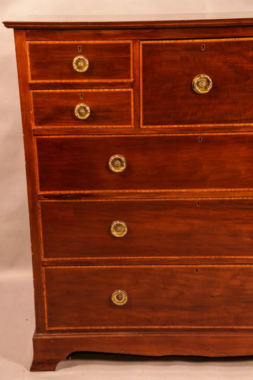 A MASSIVE LATE VICTORIAN CHEST OF DRAWERS IN MAHOGANY - ADDITIONAL PHOTO 1