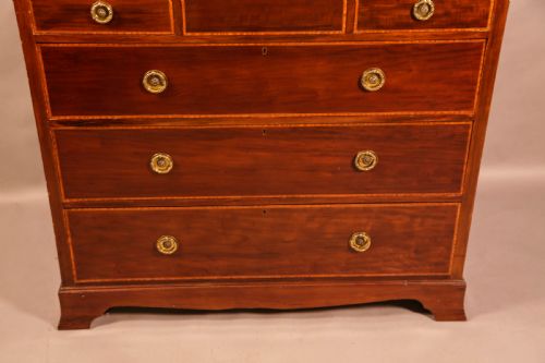 A MASSIVE LATE VICTORIAN CHEST OF DRAWERS IN MAHOGANY - ADDITIONAL PHOTO 4