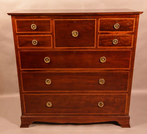 A MASSIVE LATE VICTORIAN CHEST OF DRAWERS IN MAHOGANY - ADDITIONAL PHOTO 7