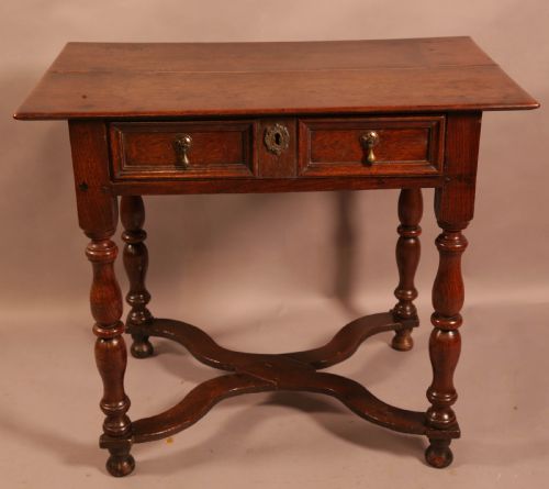 a super william and mary side table in oak - CATEGORY: ANTIQUE TABLES - DATED 18TH CENTURY