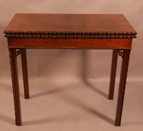 a good quality late victorian games table in mahogany - CATEGORY: ANTIQUE TABLES - DATED VICTORIAN