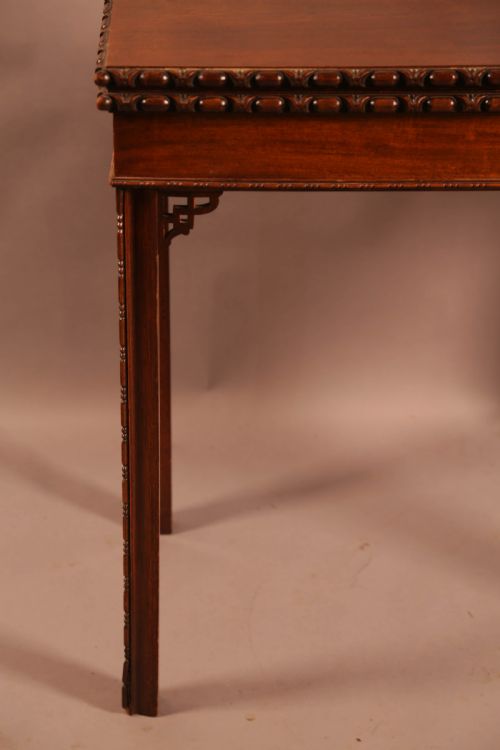 A GOOD QUALITY LATE VICTORIAN GAMES TABLE IN MAHOGANY - ADDITIONAL PHOTO 2