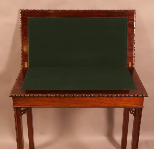 A GOOD QUALITY LATE VICTORIAN GAMES TABLE IN MAHOGANY - ADDITIONAL PHOTO 3
