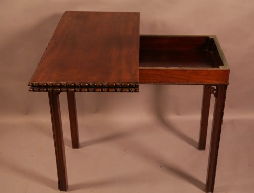 A GOOD QUALITY LATE VICTORIAN GAMES TABLE IN MAHOGANY - ADDITIONAL PHOTO 8