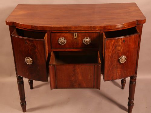 A SMALL GEORGIAN SERVING SIDEBOARD MAHOGANY - ADDITIONAL PHOTO 3