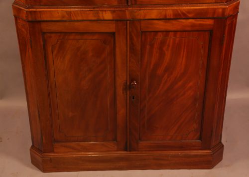 AN 18TH CENTURY MAHOGANY FULL HEIGHT CORNER CUPBOARD - ADDITIONAL PHOTO 1