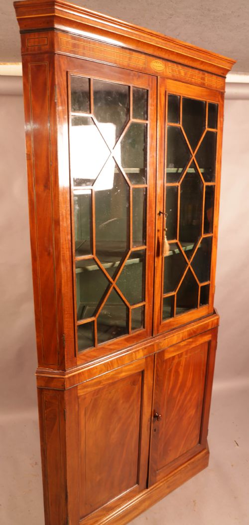 AN 18TH CENTURY MAHOGANY FULL HEIGHT CORNER CUPBOARD - ADDITIONAL PHOTO 8