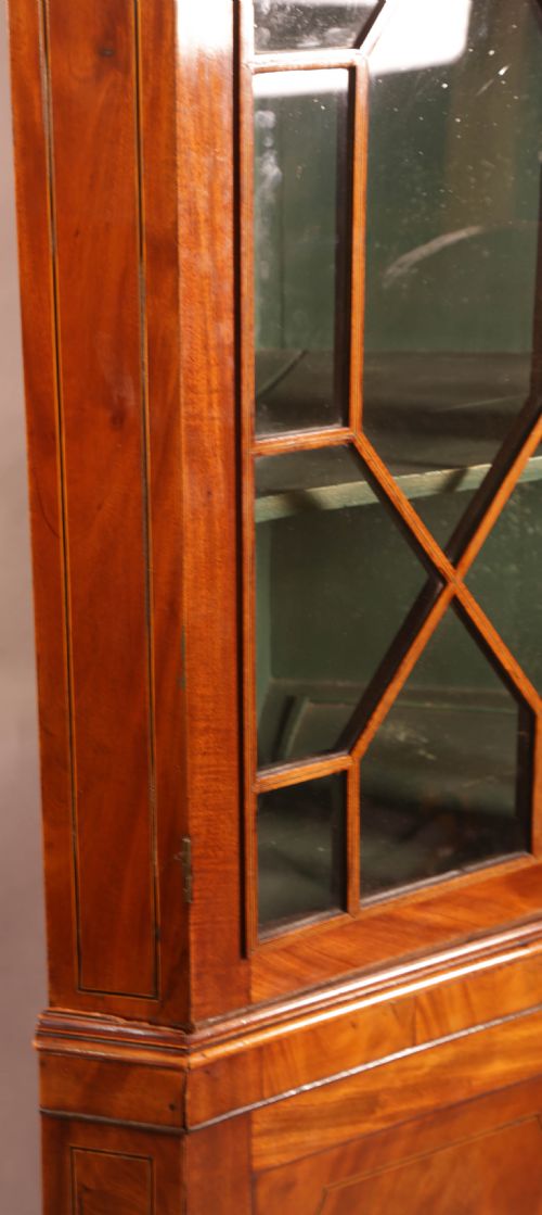 AN 18TH CENTURY MAHOGANY FULL HEIGHT CORNER CUPBOARD - ADDITIONAL PHOTO 9