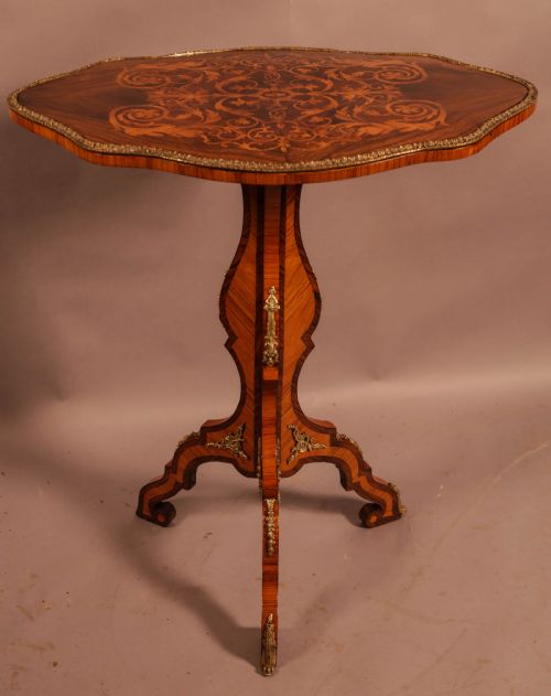 a french ocasional table in king wood and rosewood inlaid - CATEGORY: ANTIQUE TABLES - DATED VICTORIAN