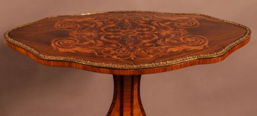 A FRENCH OCASIONAL TABLE IN KING WOOD AND ROSEWOOD INLAID - ADDITIONAL PHOTO 4